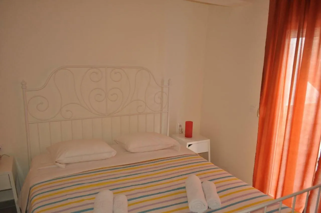Mathome Mira Mare Anemi Nea Skioni 0*,